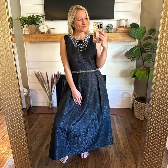 NWT Alicia and Olivia Jewel Embellished Textured Pleated Gown Black - Picture 2 of 12